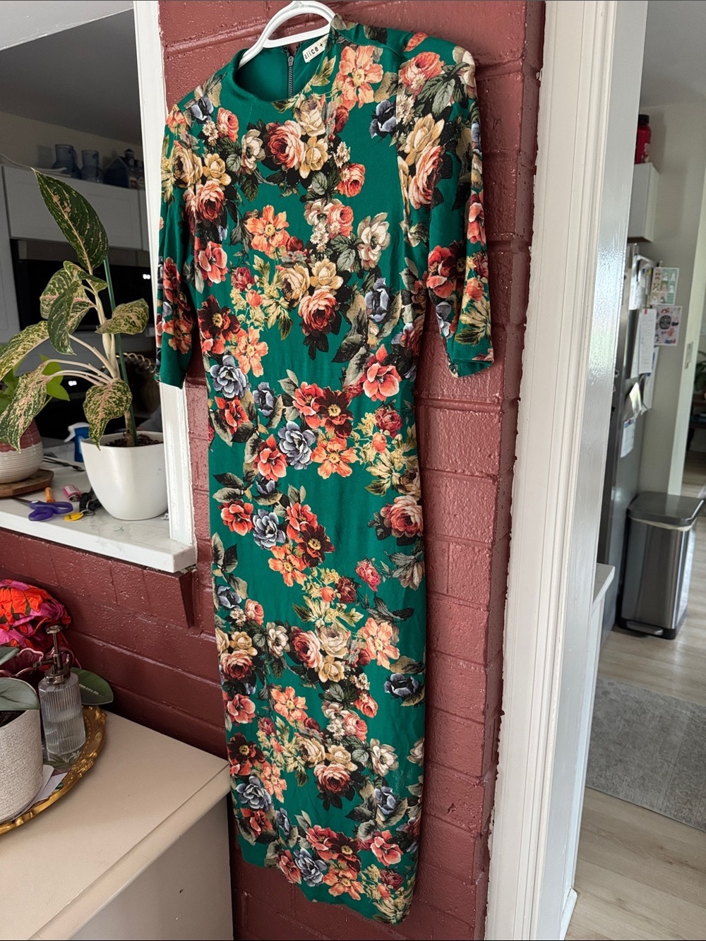 Alice + Olivia Delora Fitted Green Floral Midi Dress w/ 3/4 Sleeves Size 4 - Picture 5 of 12